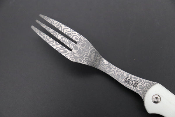 Takeshi Saji Steak Knife Takeshi Saji R-2 Damascus Folding Fork (White G-10 Handle, TS-130W)